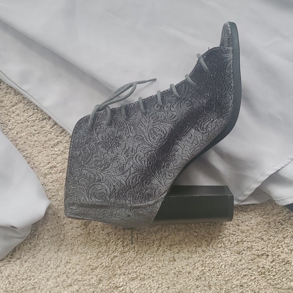 Open toed booties - Picture 5 of 7